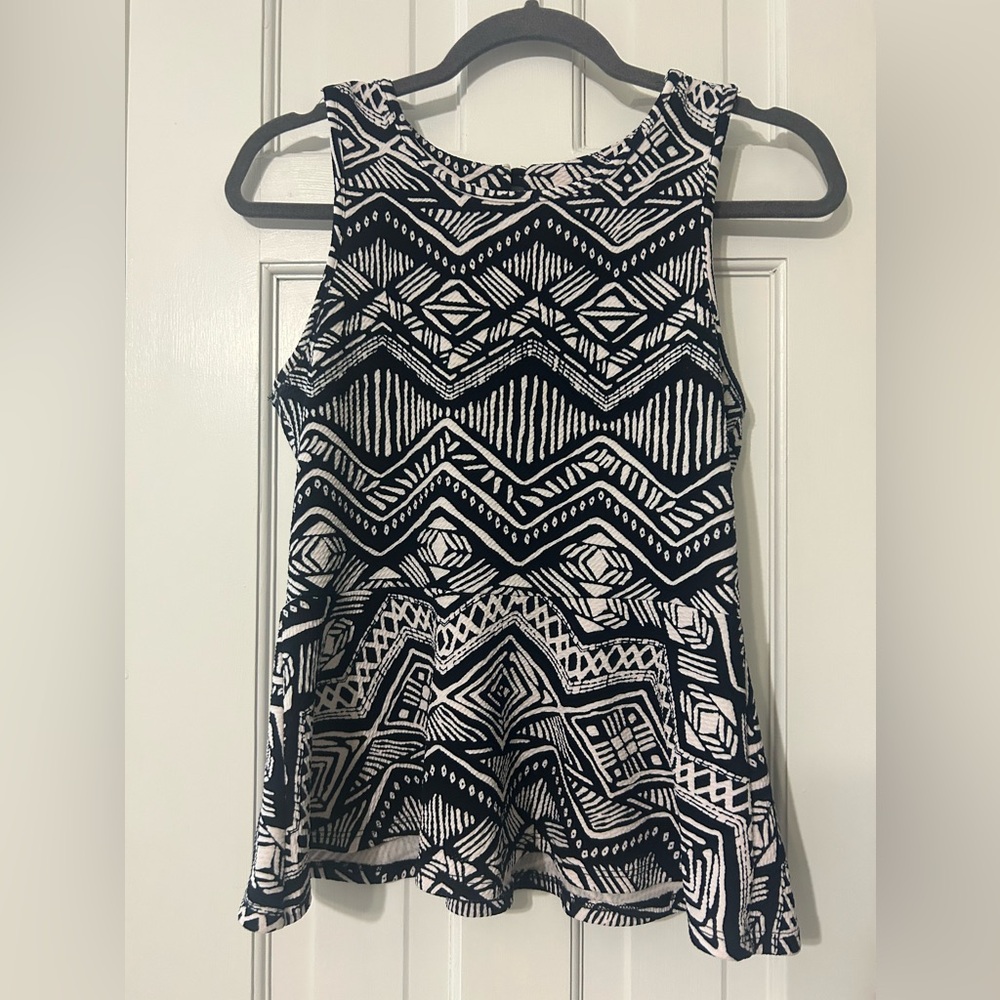 Black and White Geometric Patterned Women's Top